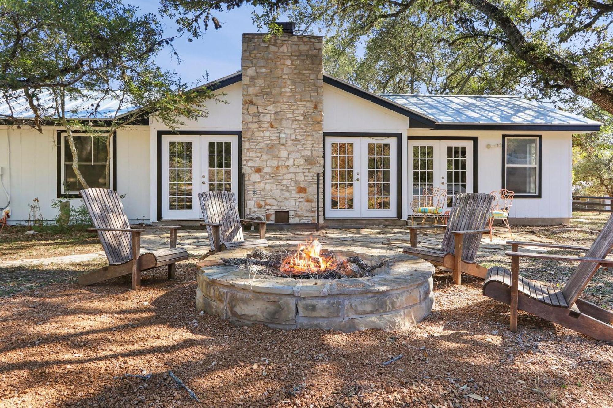 Red Donkey Cottage Wimberley Bagian luar foto