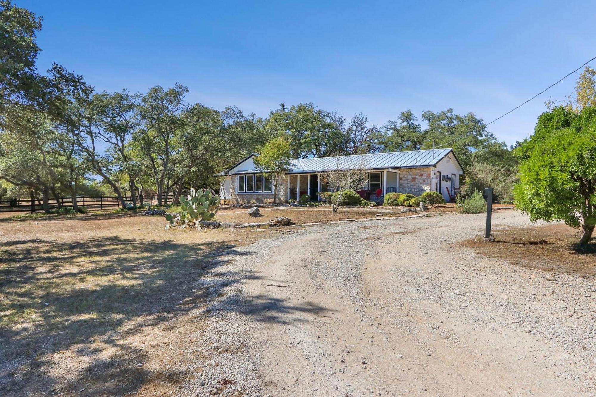Red Donkey Cottage Wimberley Bagian luar foto